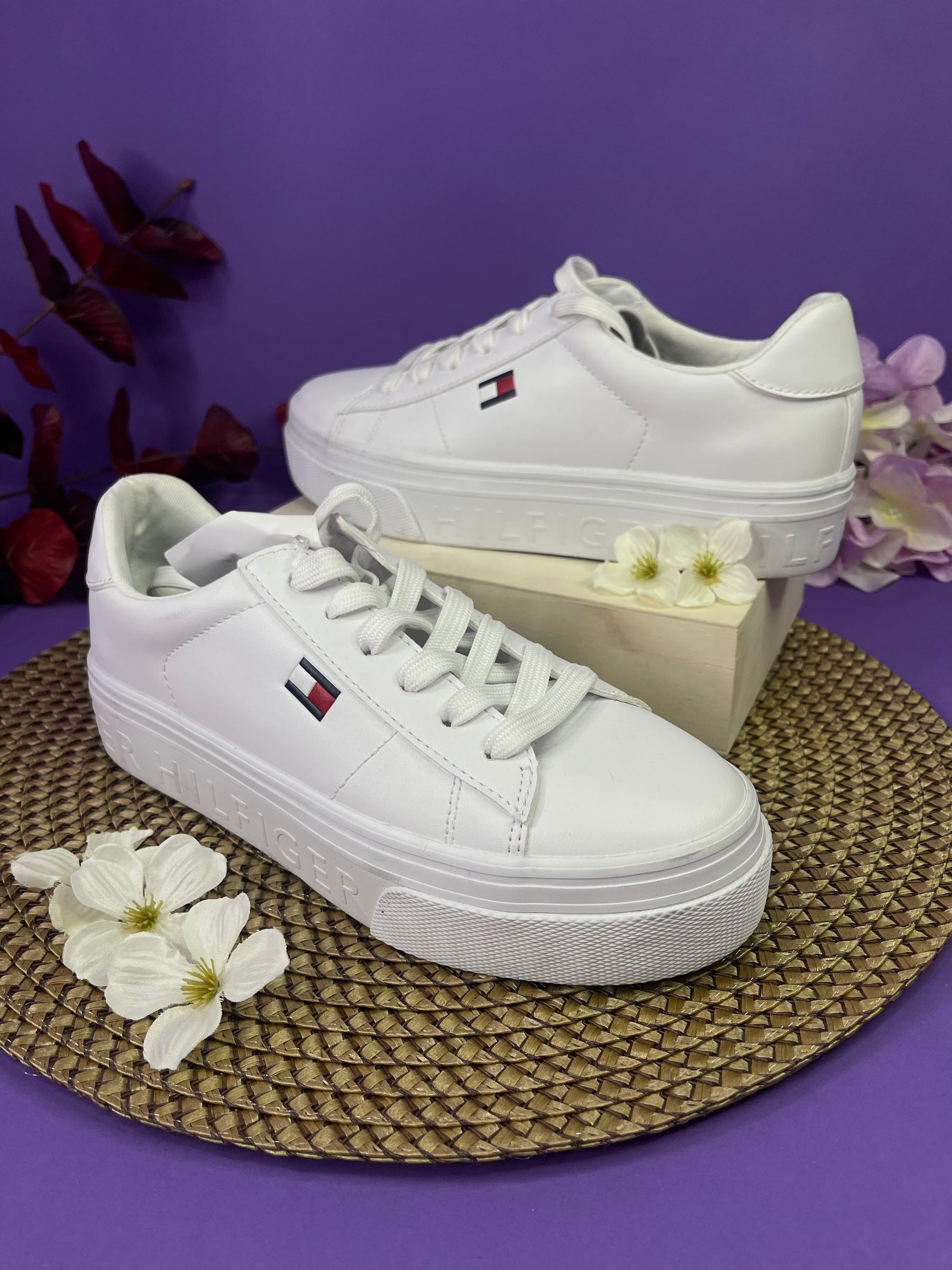 Tenis - Tommy blancos para dama