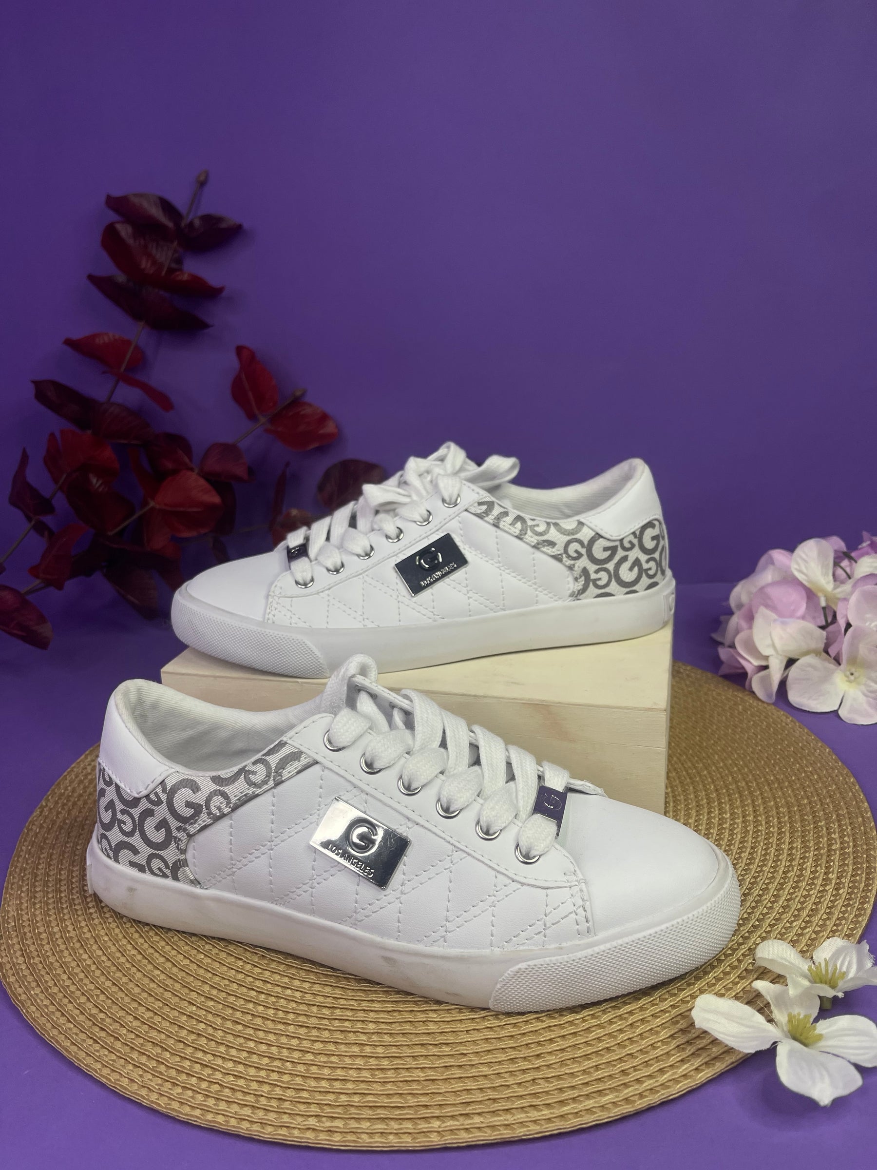 Tenis - Guess blancos para dama