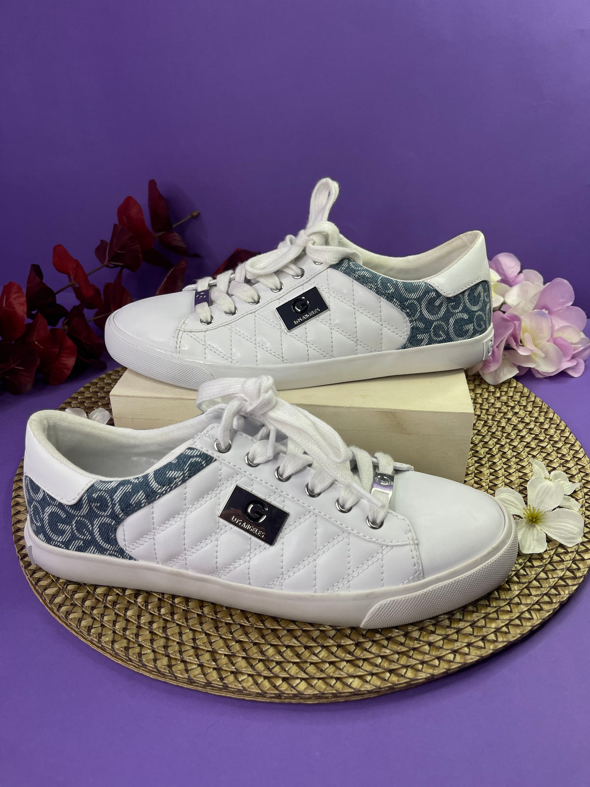 Tenis - Guess blancos para dama