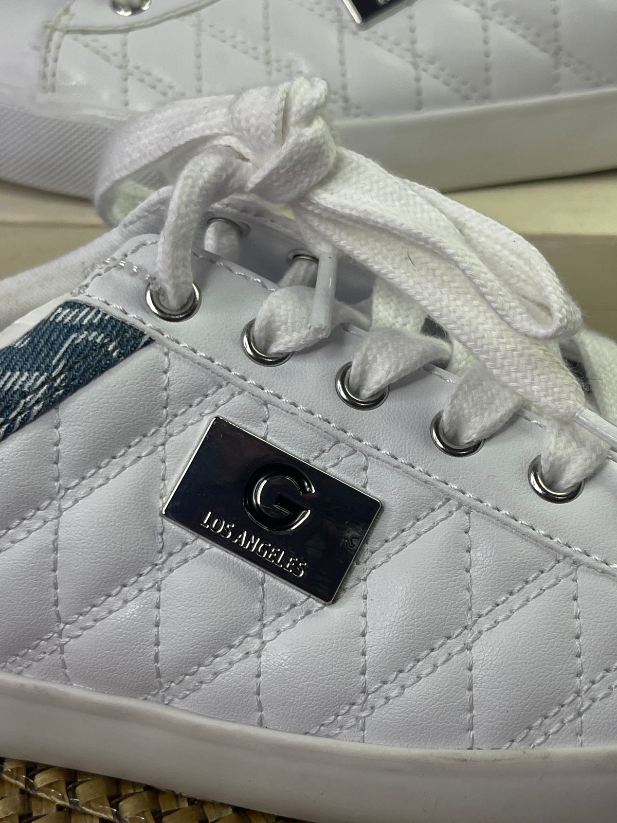 Tenis - Guess blancos para dama