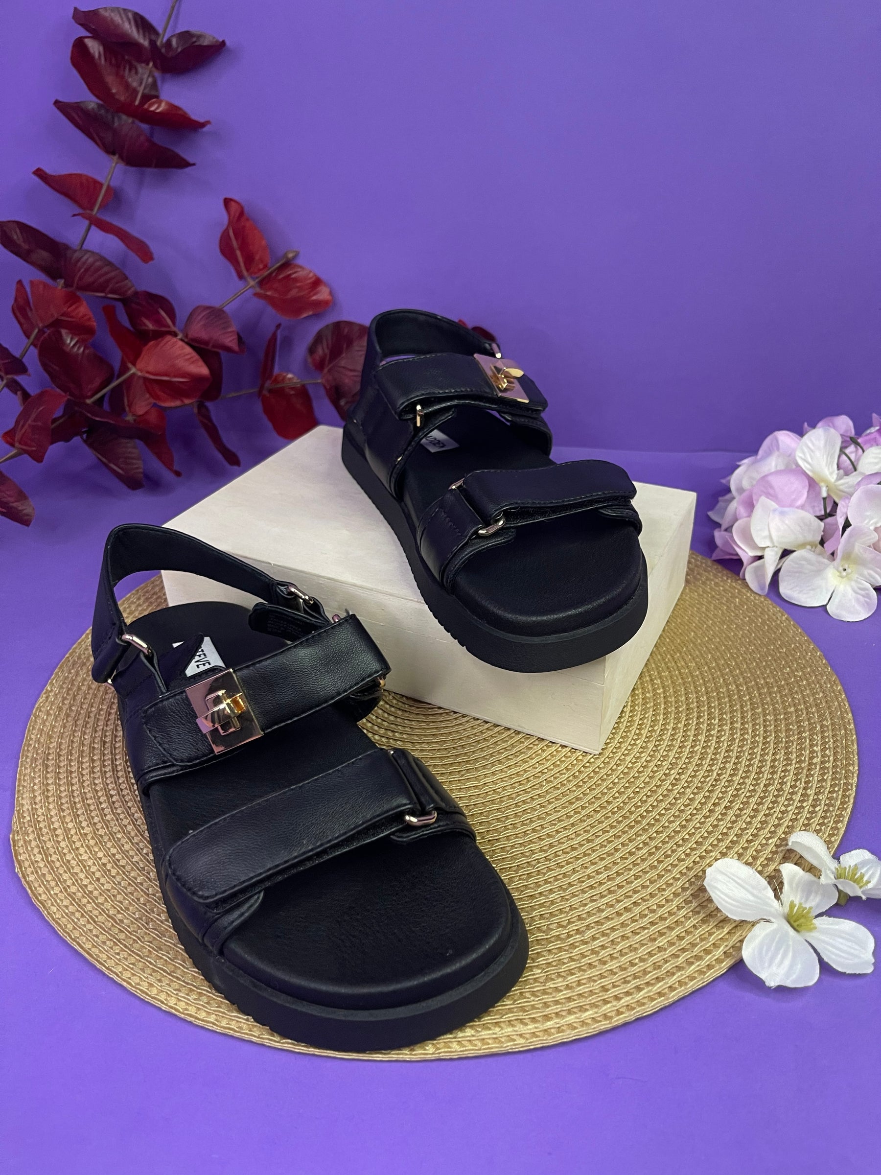 Sandalias- STEVE MADDEN negras