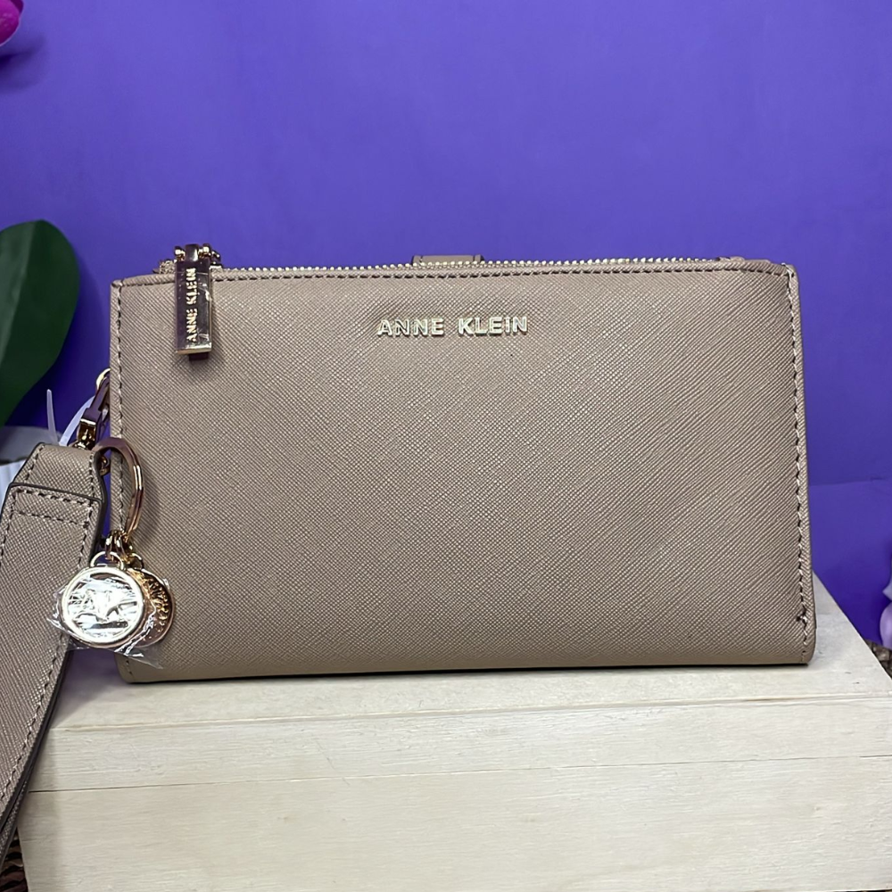 BILLETERA - ANNE KLEIN COLOR BEIGE