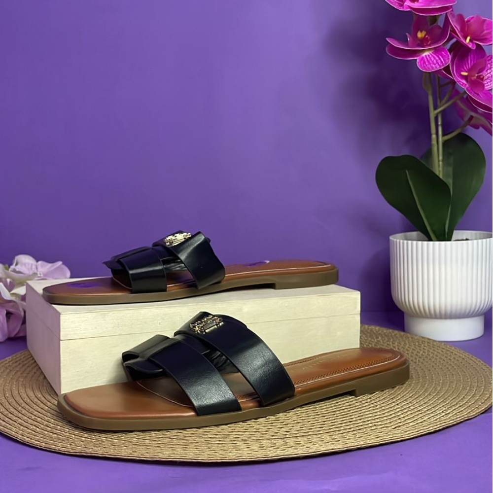 SANDALIAS - TOMMY HILFIGER MARRÓN CARAMELO CON NEGRO PARA DAMA